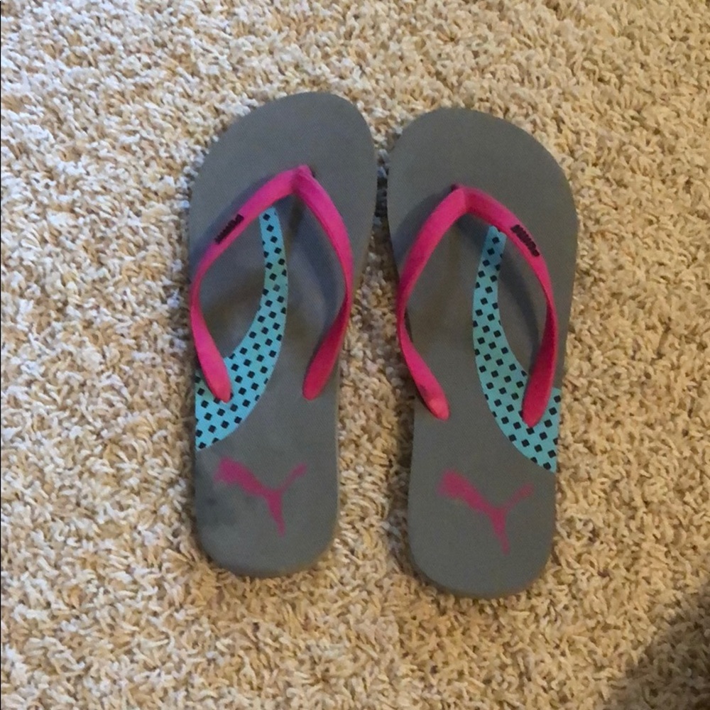 Puma flip-flops